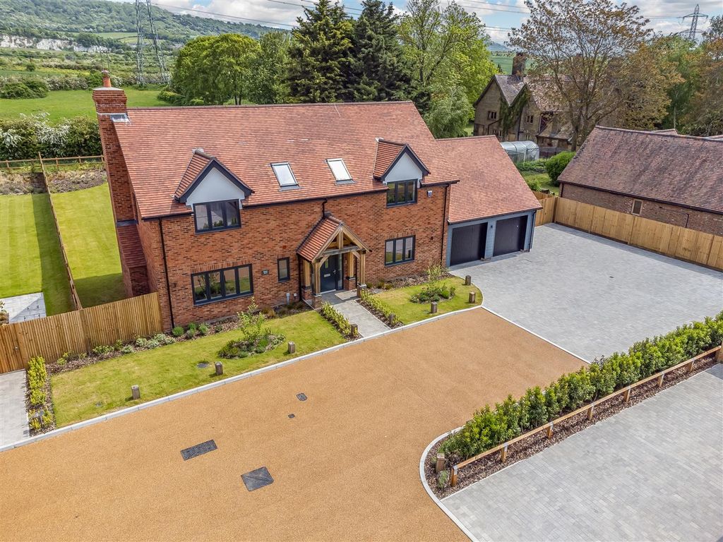 4 bed detached house for sale in Peters Barn, Old Church Road, Burham