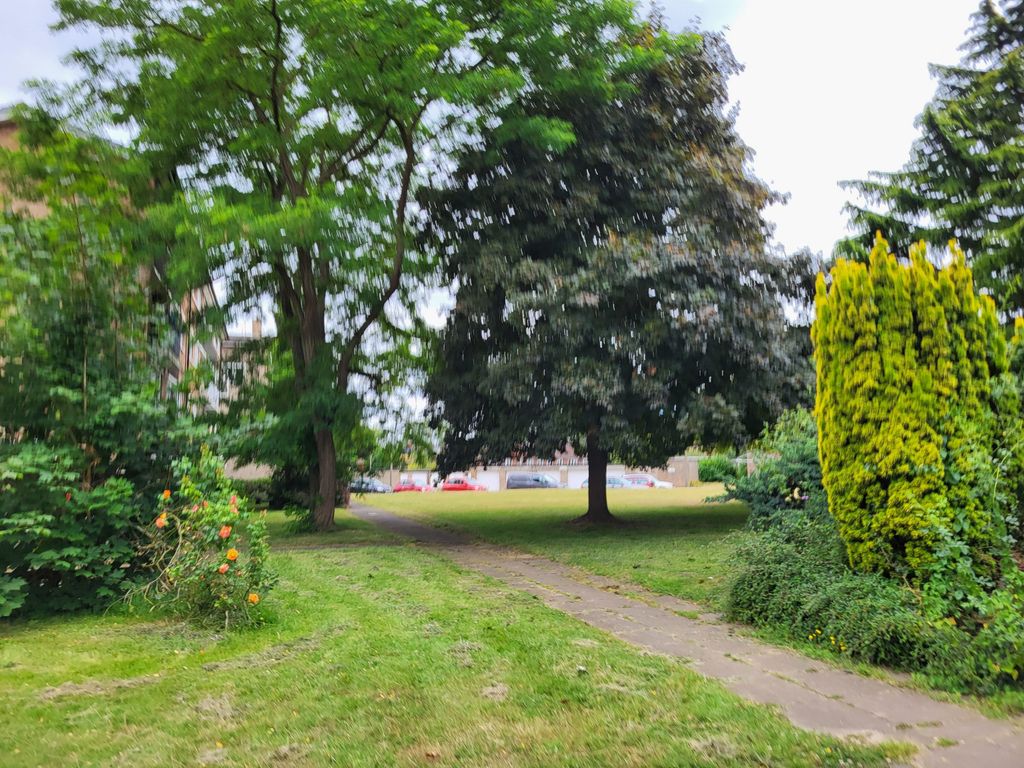 2 bed flat for sale in Grove Crescent, Croxley Green WD3 Zoopla