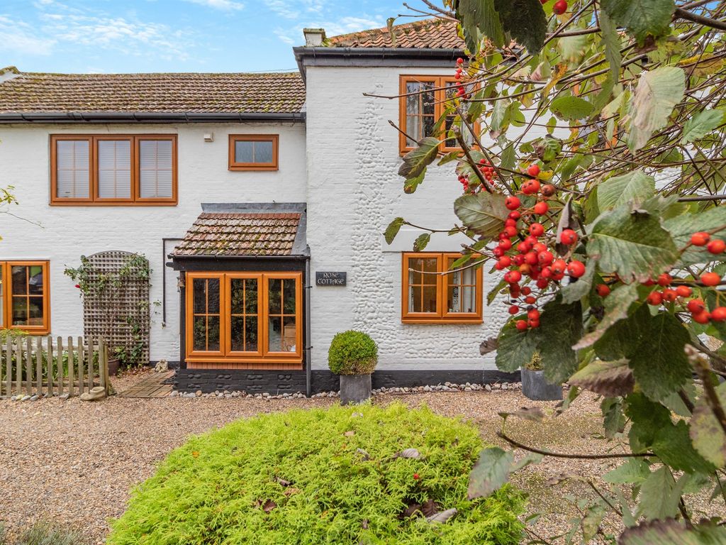 5 bed cottage for sale in Front Road, West Caister, Great Yarmouth NR30