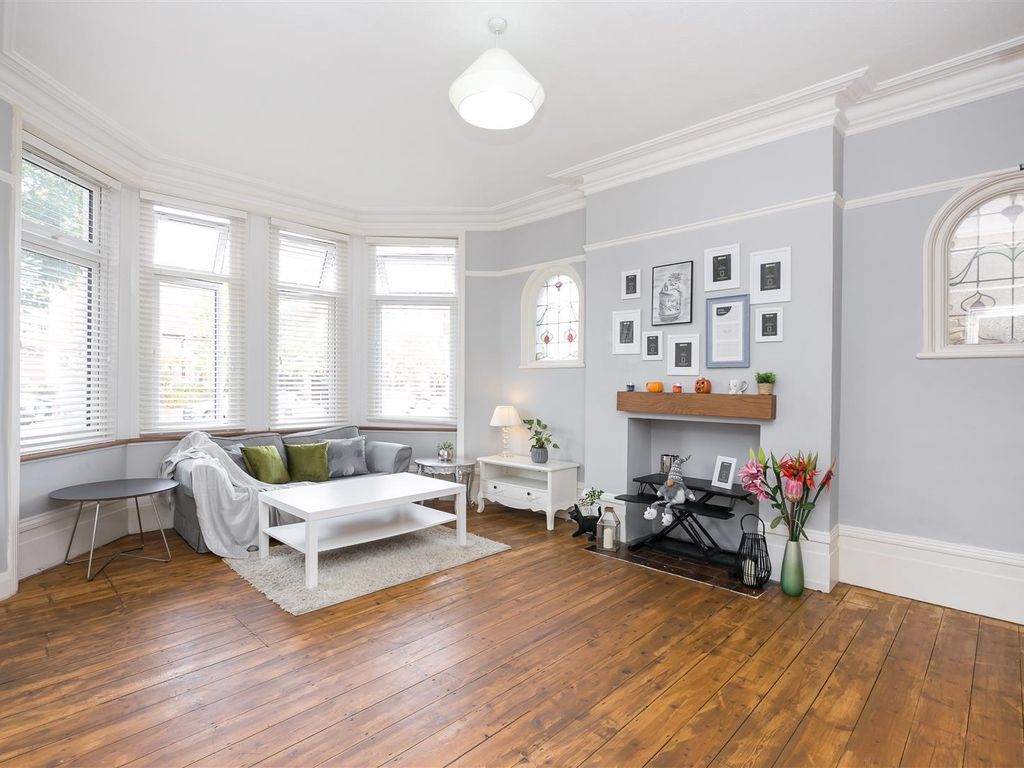 Studio to rent in Fox Lane, Palmers Green N13, £1,350 pcm Zoopla