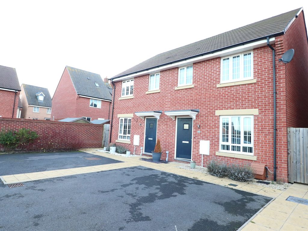 3 bed semidetached house for sale in Carpenters Close, Woodford Halse