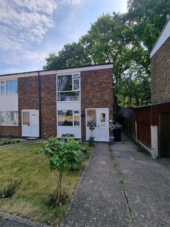 2 bed end terrace house to rent in Lyall Way, Rainham, Gillingham ME8