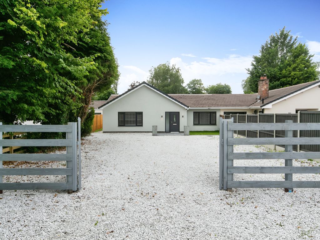 4 bed bungalow for sale in Parkgate Road, Woodbank, Chester, Cheshire