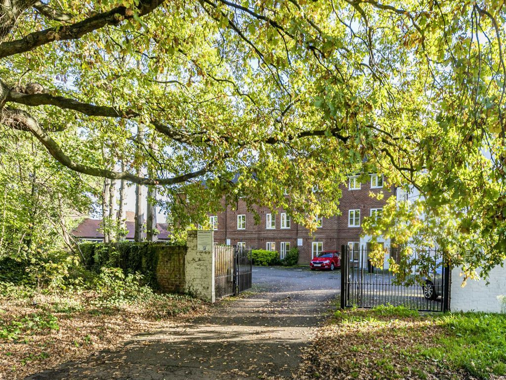 Studio for sale in Weston Green Road, Thames Ditton KT7, £229,950 Zoopla