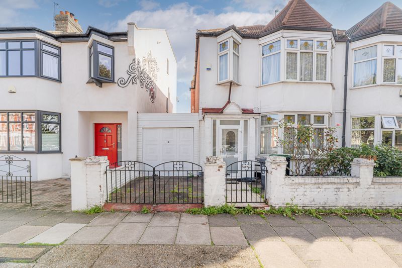 3 bed semidetached house for sale in Boundary Road, London N22, £