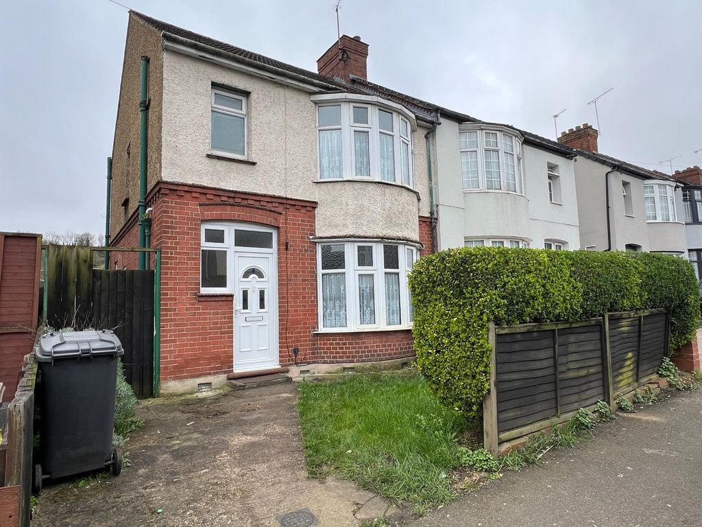 3 bed semidetached house to rent in Dallow Road, Luton, Bedfordshire LU1, £1,600 pcm Zoopla