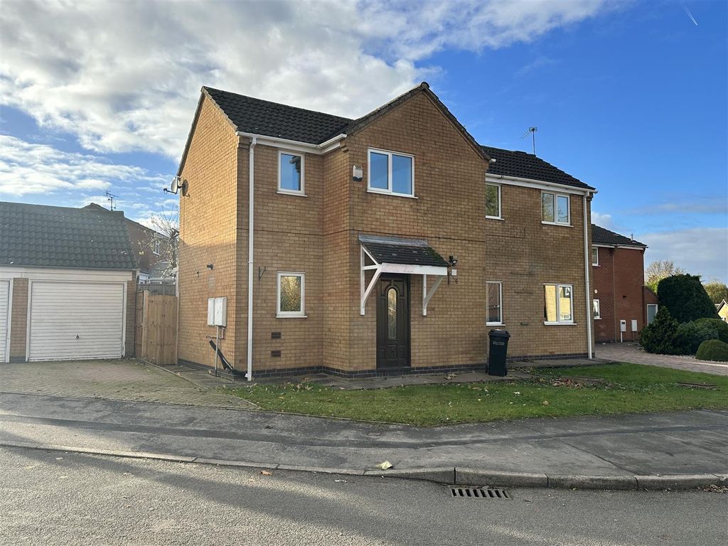3 bed detached house to rent in Tiverton Close, Oadby, Leicester LE2, £