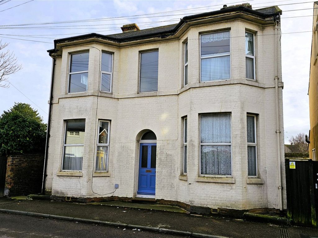 3 bed detached house for sale in Gilford Road, Deal CT14, £400,000 Zoopla