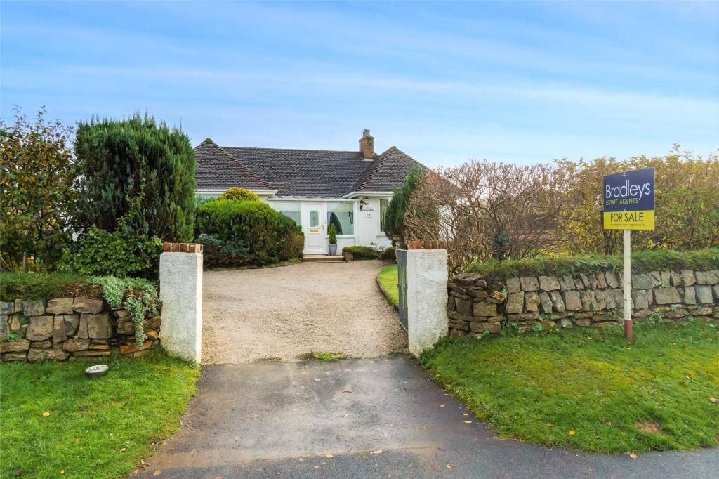 2 bed detached bungalow for sale in Liskeard Road, Callington, Cornwall