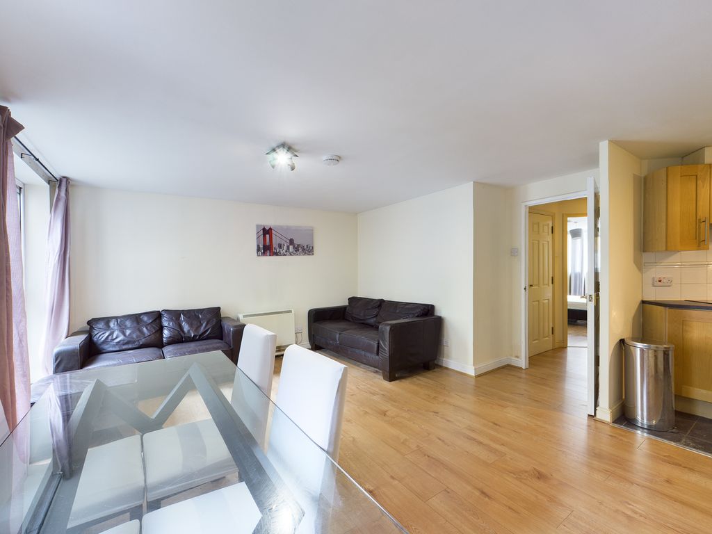 2 bed flat to rent in Stretton Mansions, Glaisher Street, London SE8