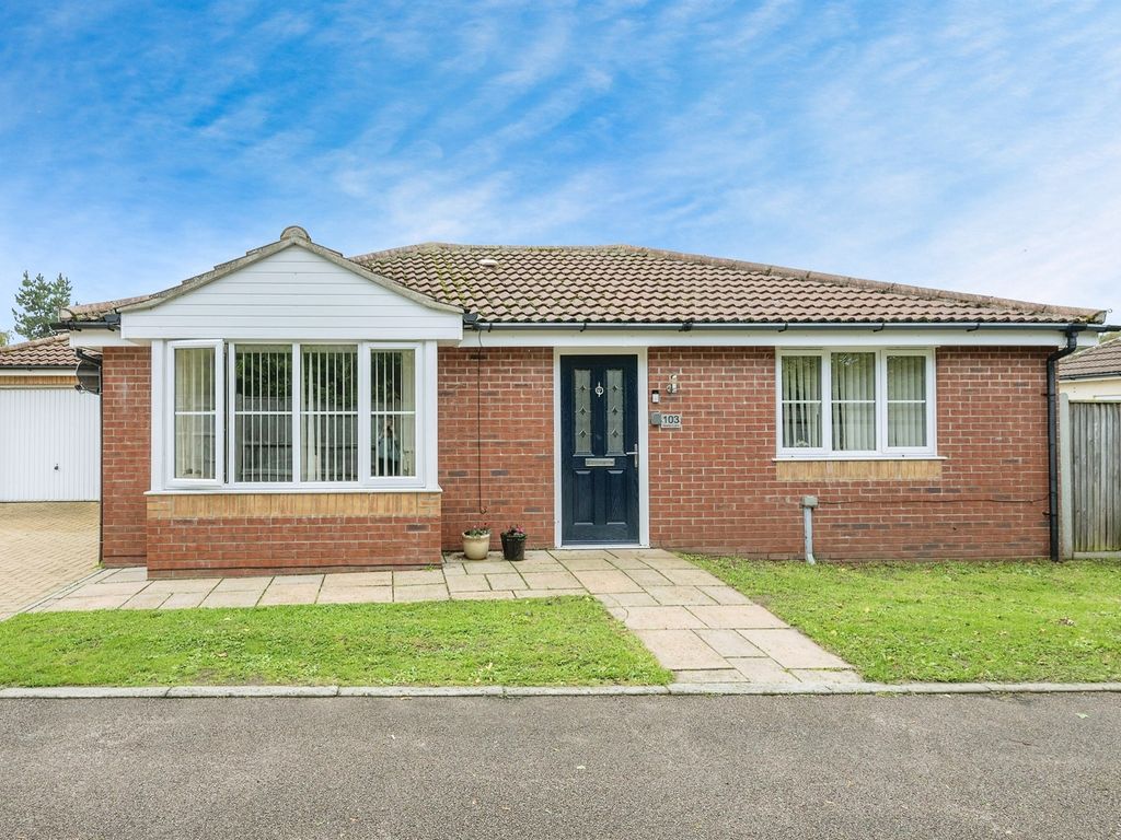 2 bed detached bungalow for sale in Green Lane, Bradwell, Great