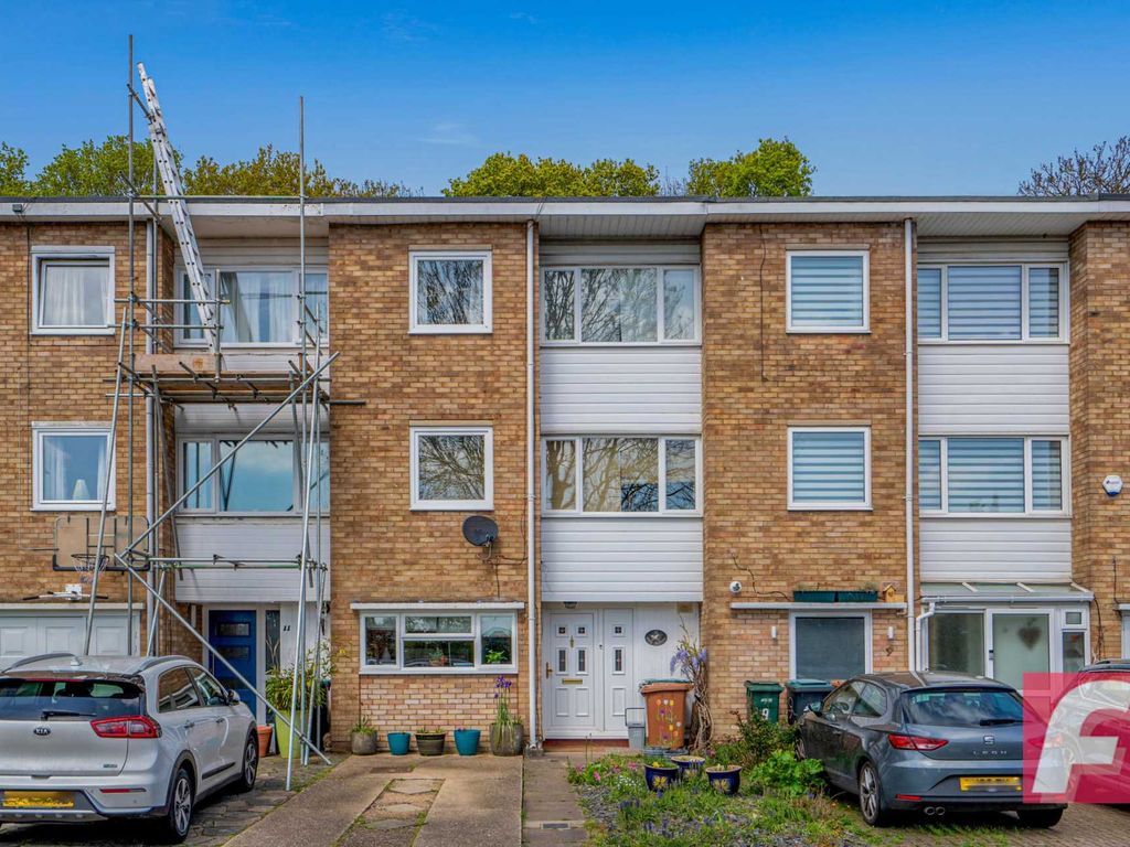 4 bed town house for sale in Upper Hitch, Carpenders Park WD19 Zoopla