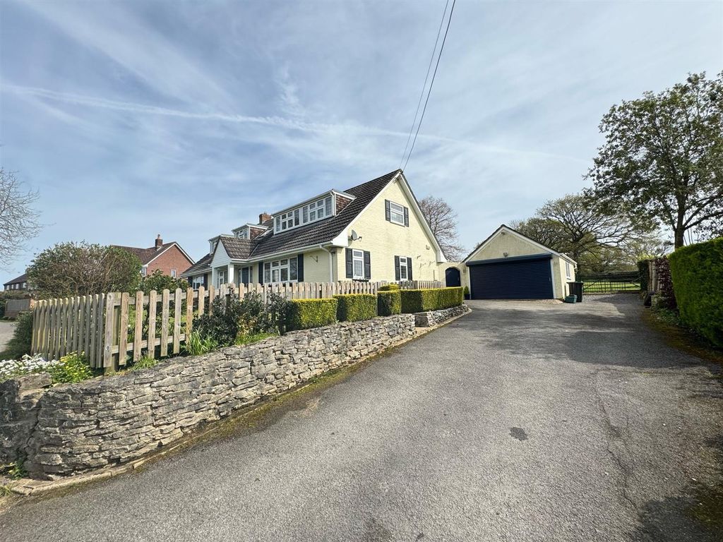 4 bed detached bungalow for sale in New Road, Broad Oak, Sturminster