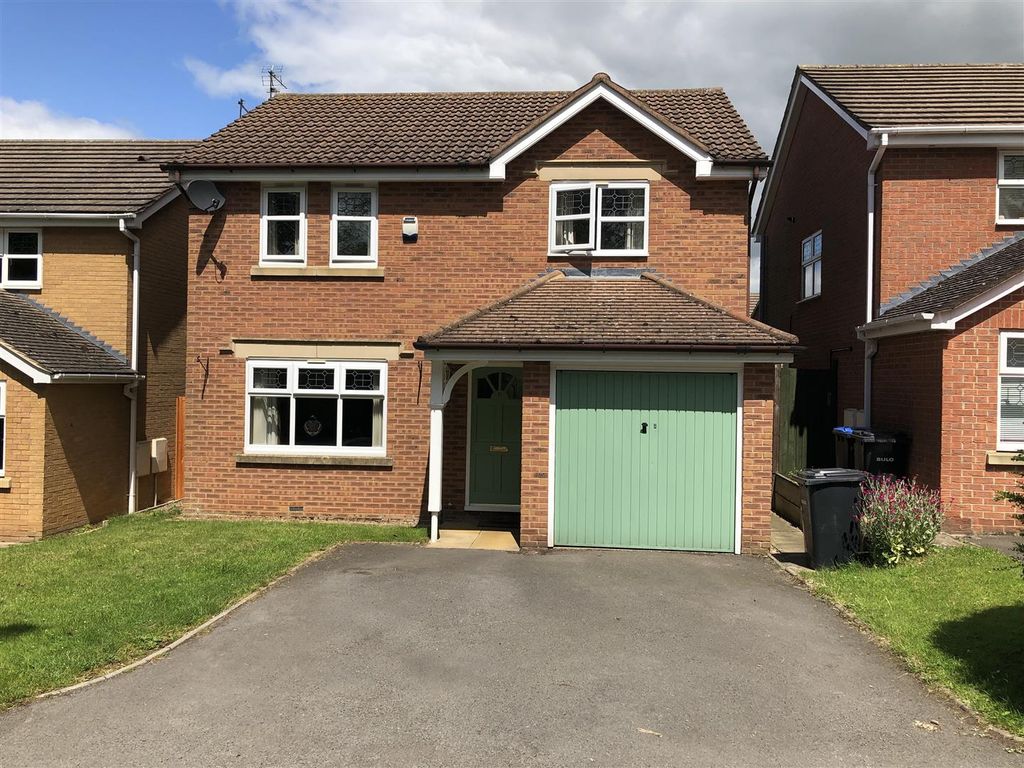 4 bed detached house to rent in Balmoral Close, Market Harborough LE16