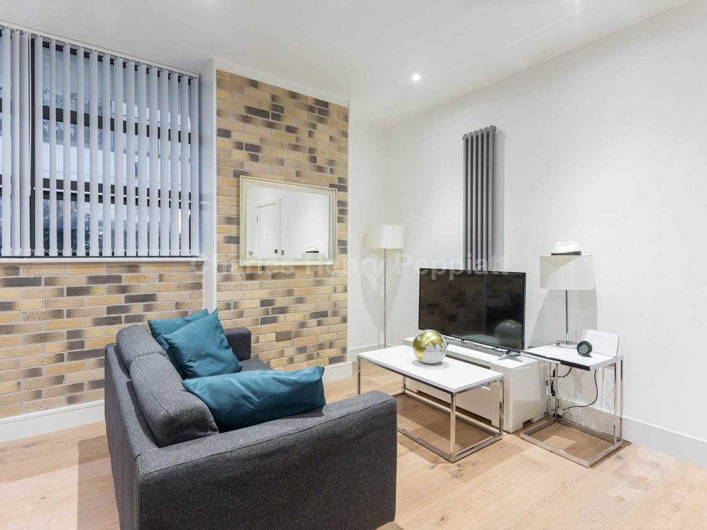 Studio to rent in Carlow Street, Mornington Crescent, London NW1, £