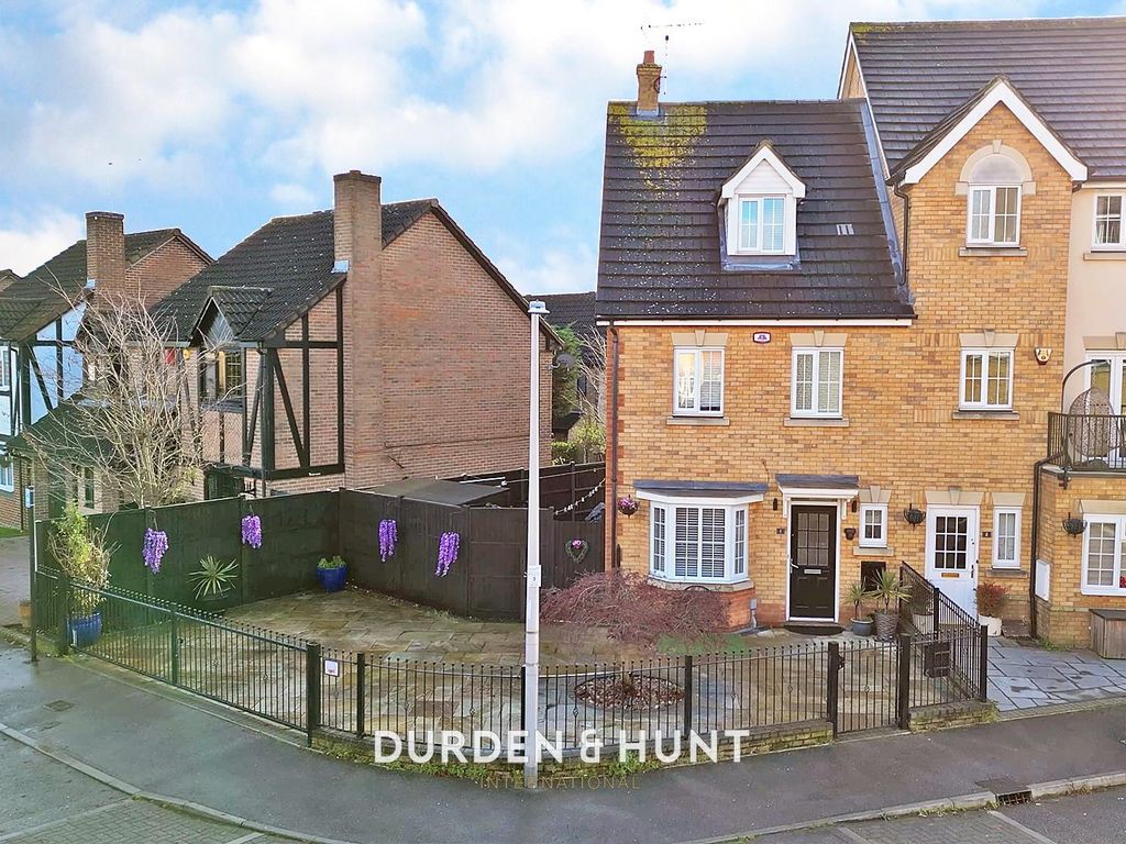 4 bed semidetached house for sale in Genas Close, Fairlop IG6, £