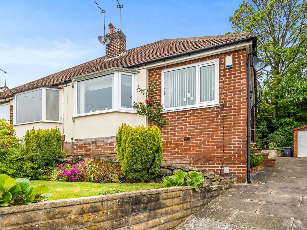 2 bed semidetached bungalow for sale in Newlay Wood Crescent