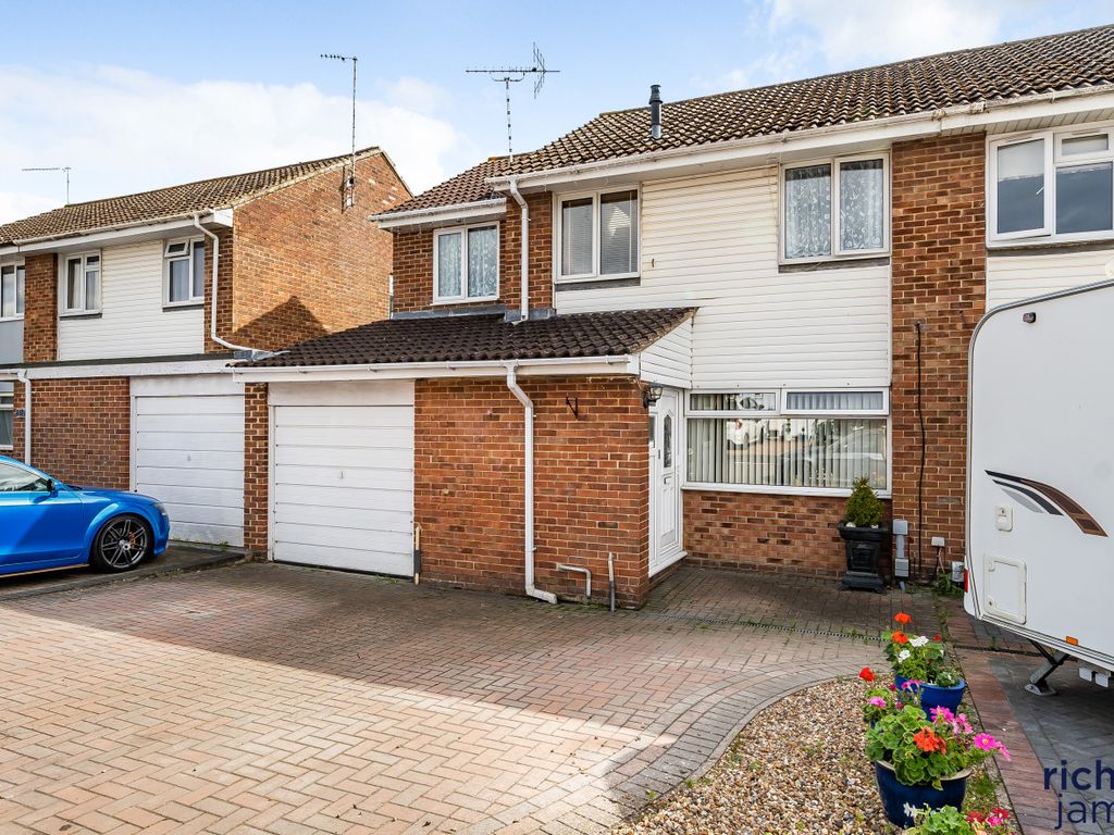 4 bed semidetached house for sale in Road, Coleview, Swindon