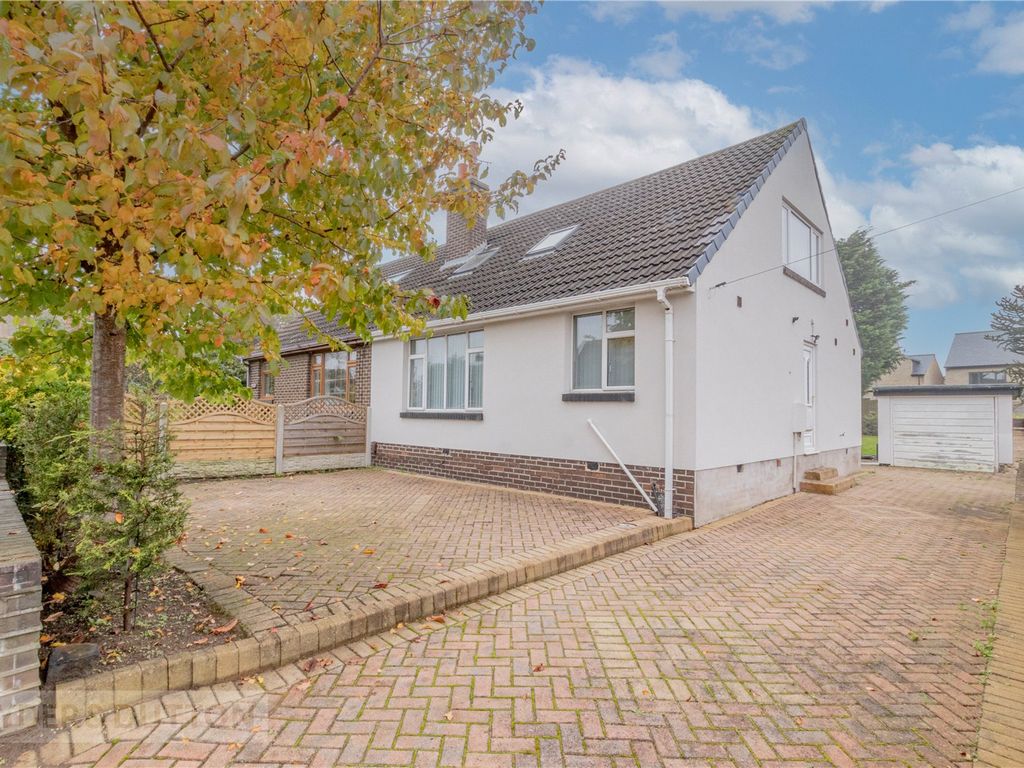 4 bed bungalow for sale in New Avenue, Kirkheaton, Huddersfield, West