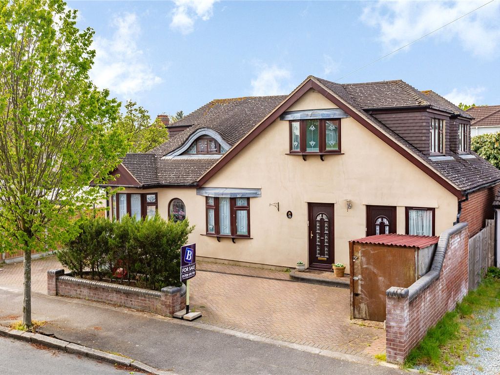 4 bed detached house for sale in Great Gardens Road, Hornchurch RM11