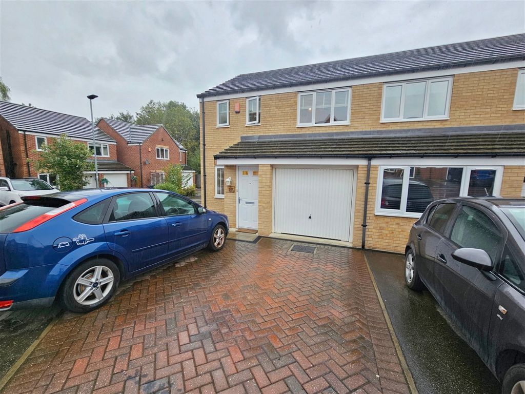 3 bed semidetached house for sale in Bluebell Bank, Barnsley S70, £