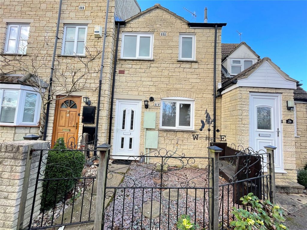 2 bed terraced house to rent in Avocet Way, Bicester, Oxfordshire OX26