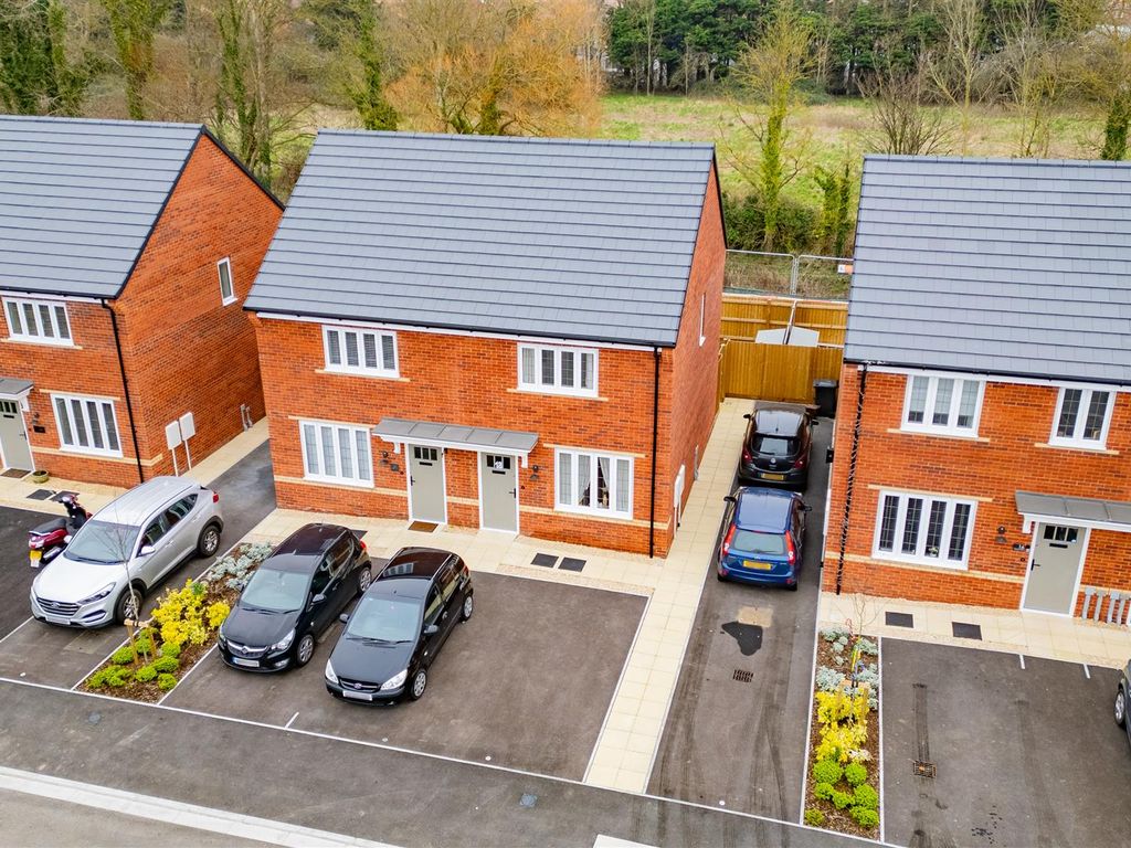 2 bed semidetached house for sale in Ryeland Street, Highbridge TA9, £