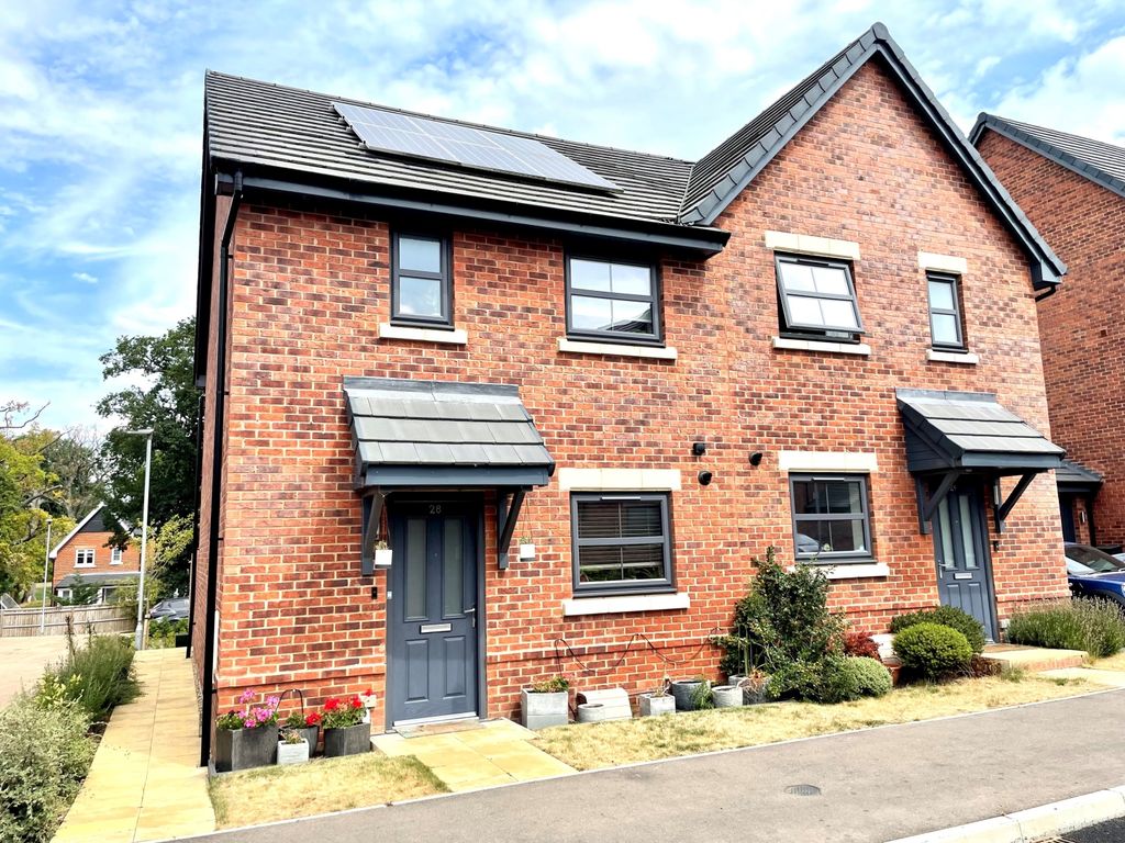3 bed semidetached house for sale in Bonsey Lane, Binfield, Bracknell