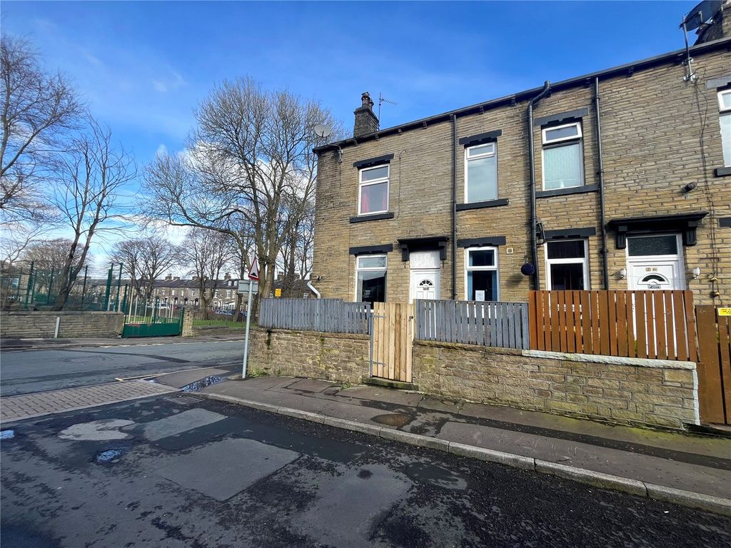3 bed end terrace house for sale in Saltburn Street, Halifax, West