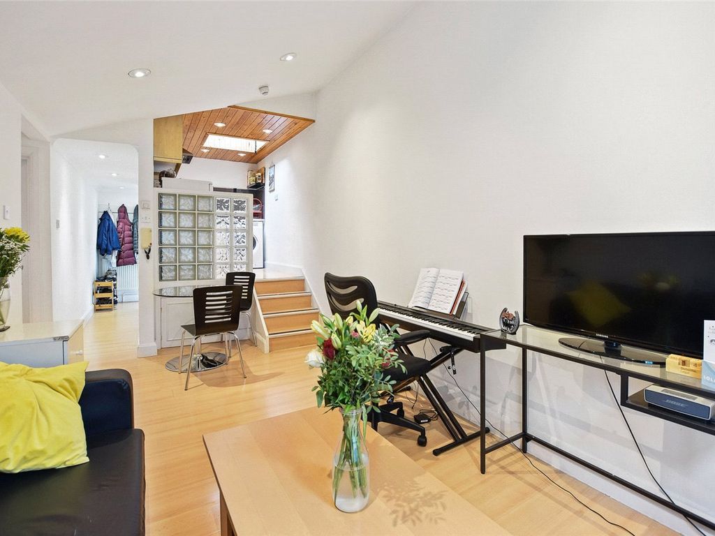 2 bed flat to rent in Loftus Road, London W12 Zoopla
