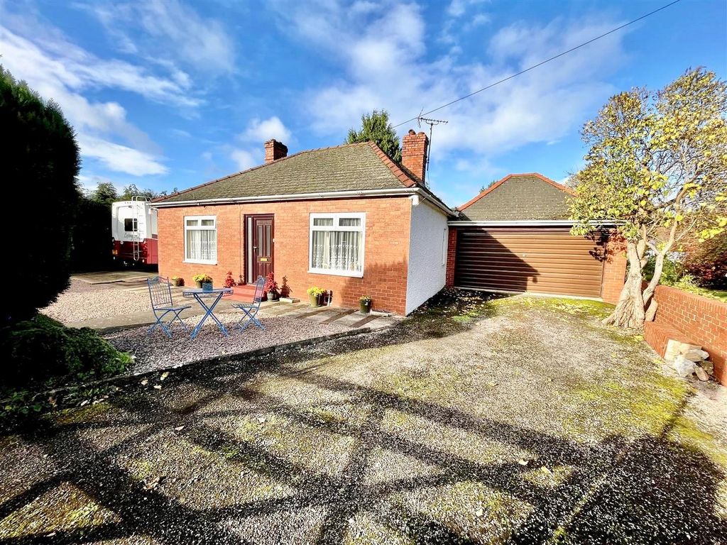 2 bed detached bungalow for sale in Whitchurch, RossOnWye HR9 Zoopla
