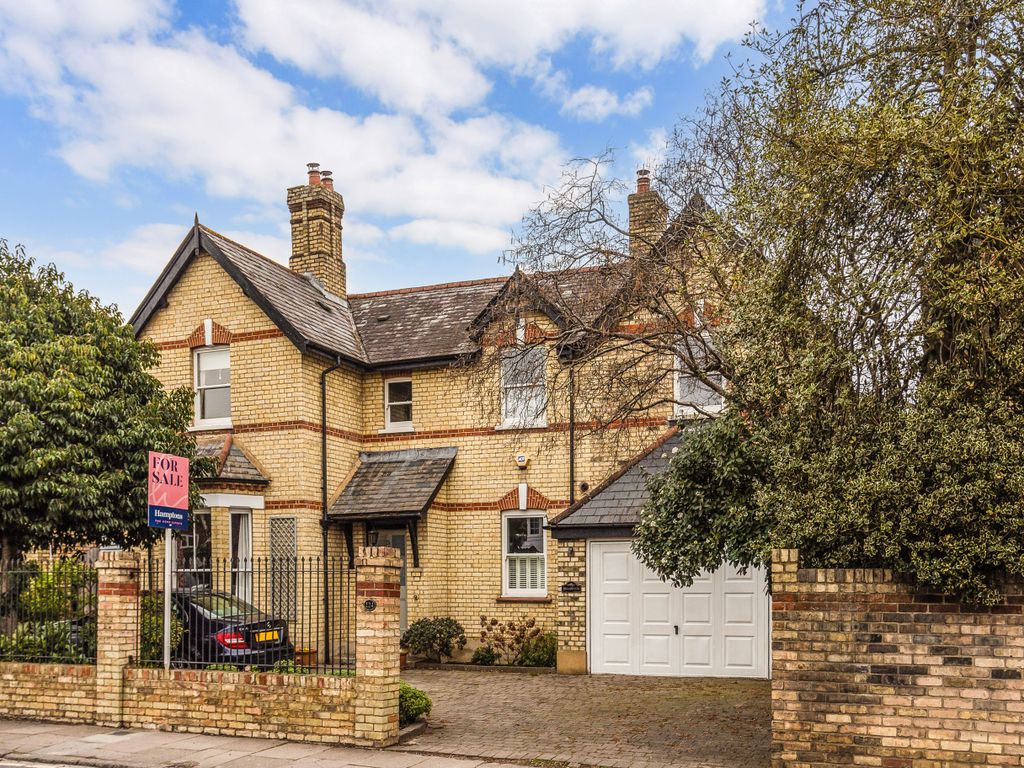 4 bed detached house for sale in Uxbridge Road, Hampton TW12, £