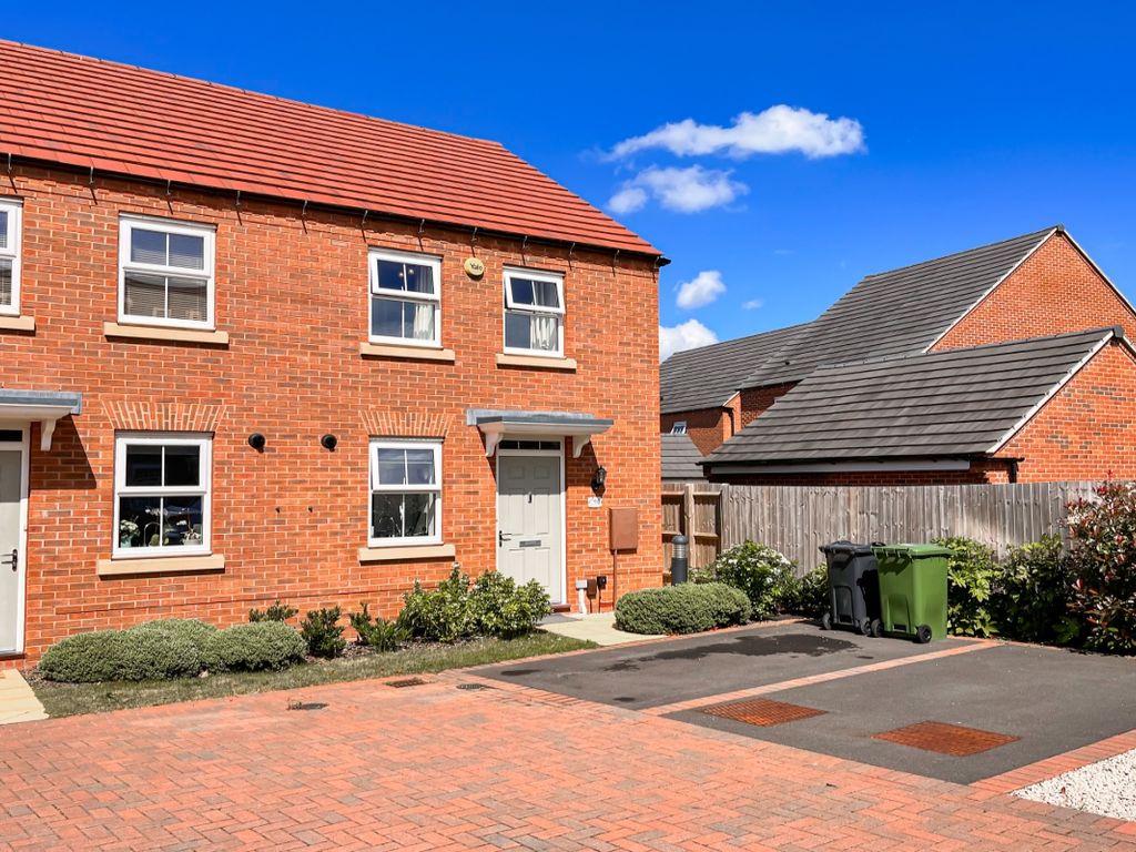 3 bed semidetached house to rent in Bobbin Drive, Loughborough LE11, £