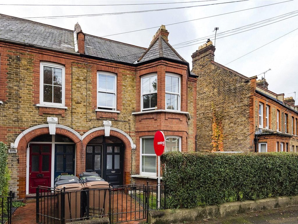 2 bed for sale in Brettenham Road, Walthamstow, London E17