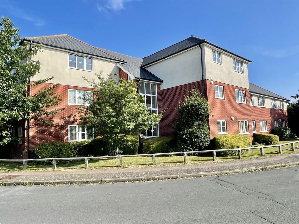 2 bed flat to rent in Jeffreys Court, Jeffreys Road, Braintree CM77
