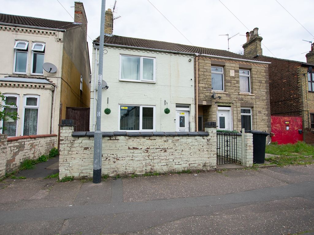 3 bed semidetached house for sale in Padholme Road, Eastfield
