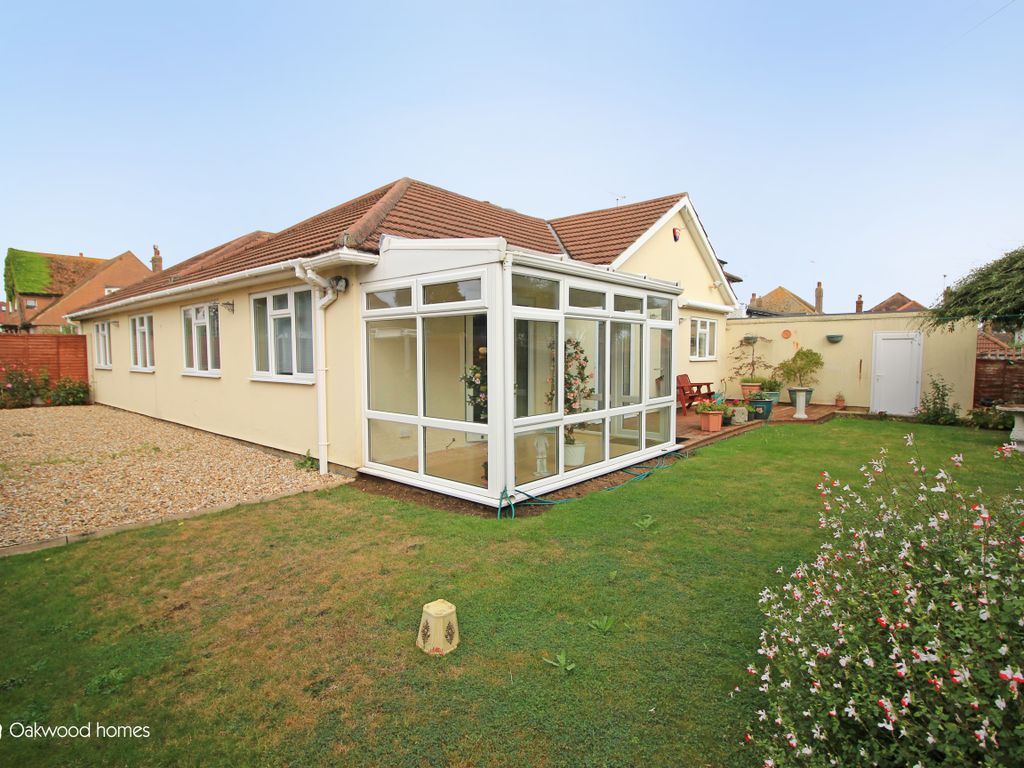 4 bed detached bungalow for sale in Avenue Gardens, Cliftonville