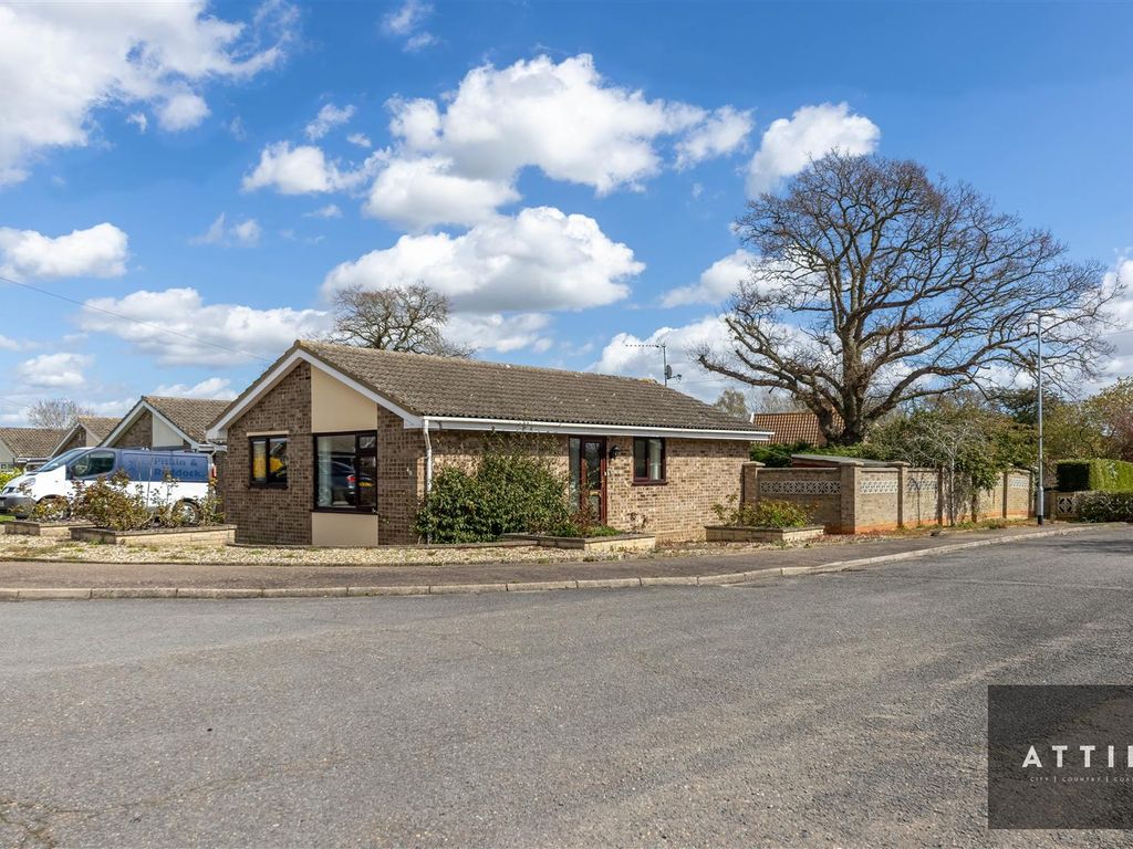 2 bed detached bungalow for sale in Barons Close, Halesworth IP19 Zoopla
