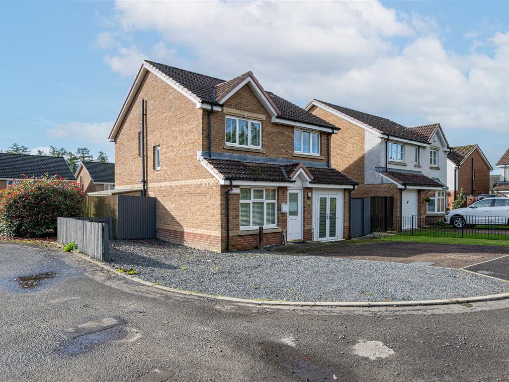 4 bed detached house for sale in Troon Court, Dundee DD2, £240,000 Zoopla