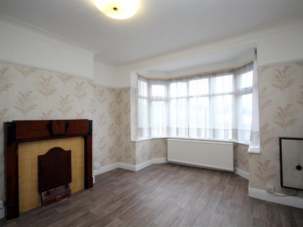3 bed terraced house to rent in Waverley Gardens, Hanger Lane NW10, £