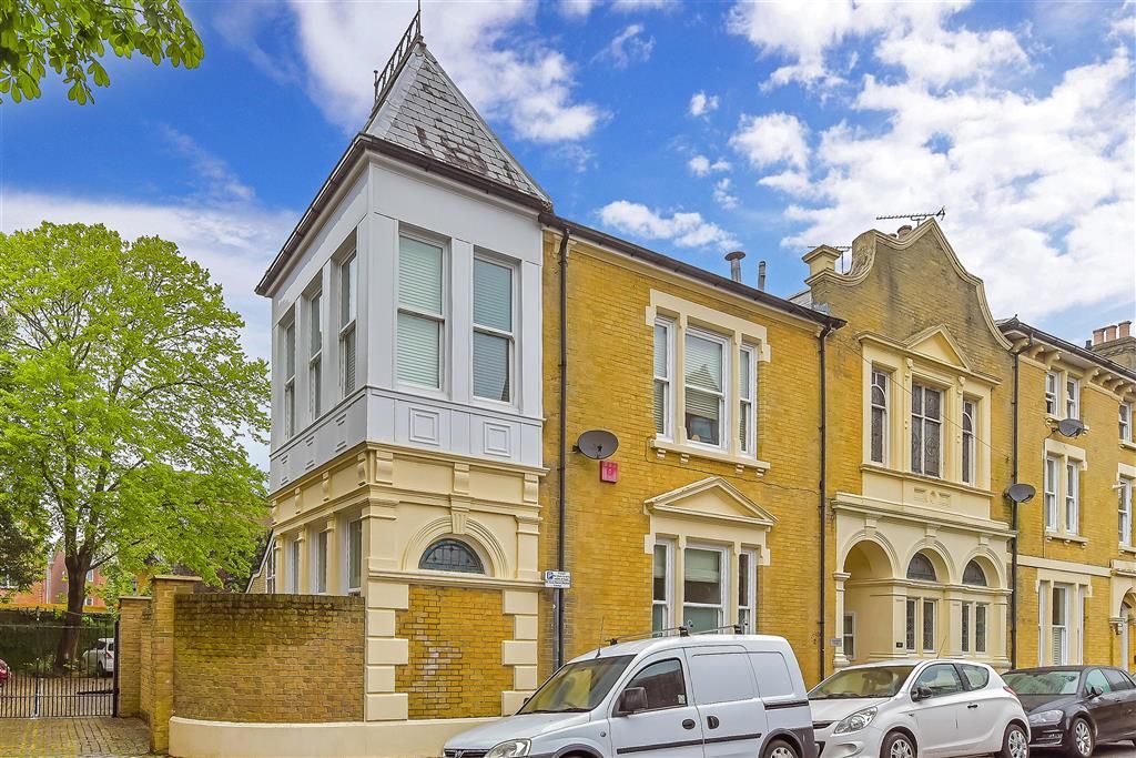 3 bed semidetached house for sale in Elphinstone Road, Southsea