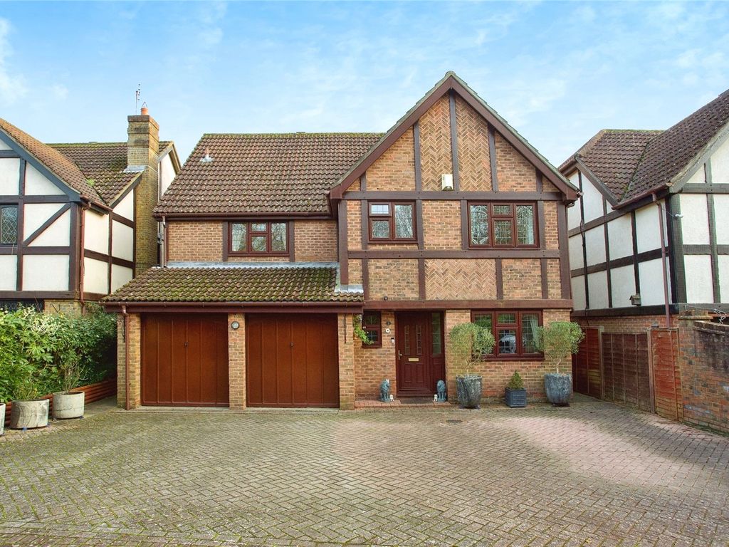 5 bed detached house for sale in Billington Gardens, Hedge End
