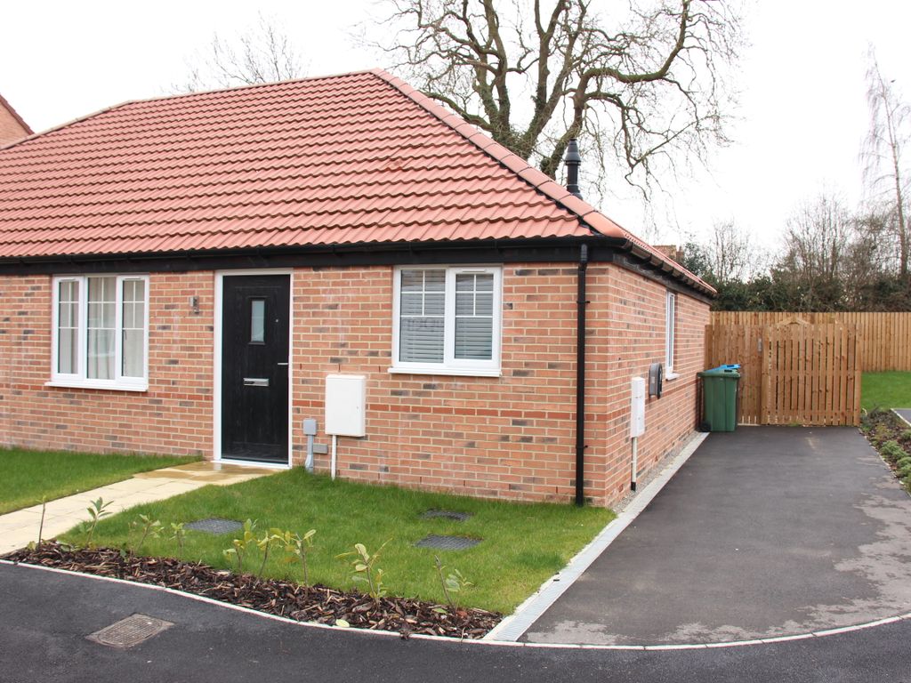 2 bed semidetached bungalow for sale in Walnut Close, Easingwold, York