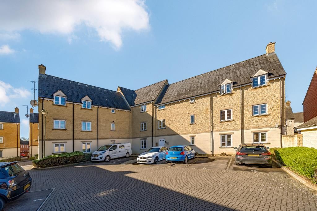 2 bed flat for sale in Harvest Way, Witney OX28, £210,000 Zoopla