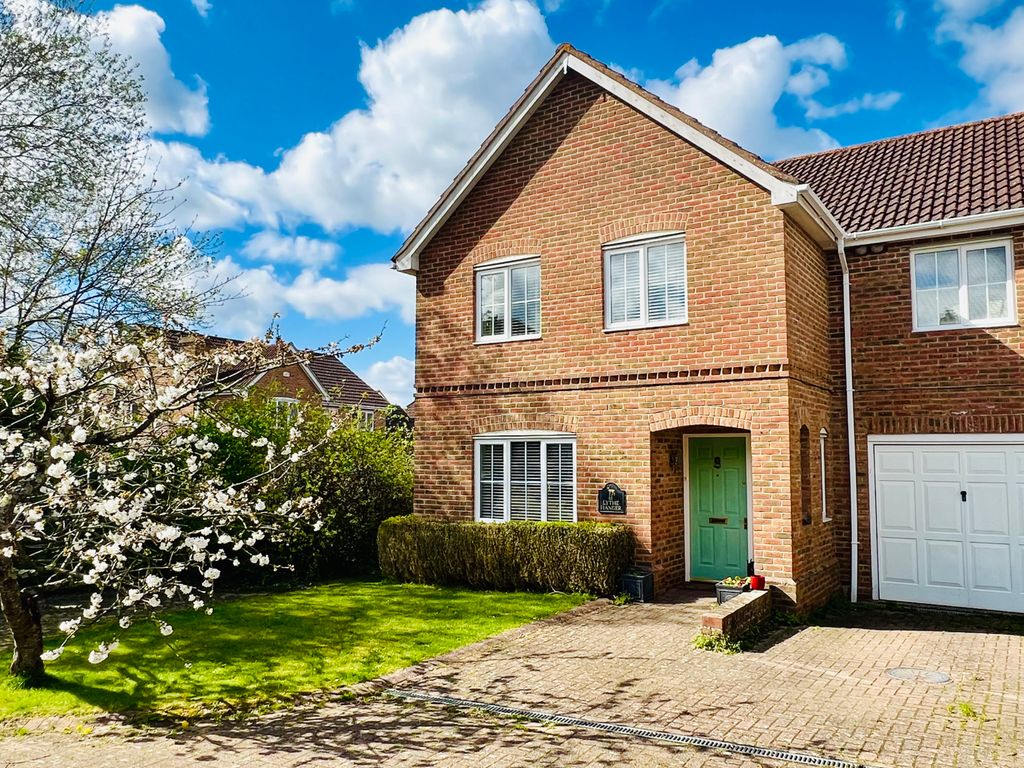 4 bed detached house for sale in Marden Way, Petersfield, Hampshire