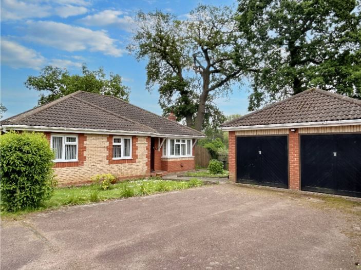 3 bed detached bungalow for sale in The Lawn, Fakenham NR21, £425,000