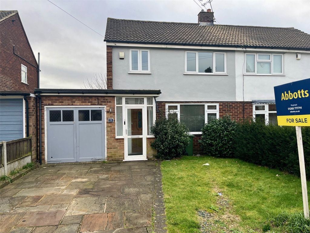 3 bed semidetached house for sale in Dorothy Gardens, Benfleet, Essex