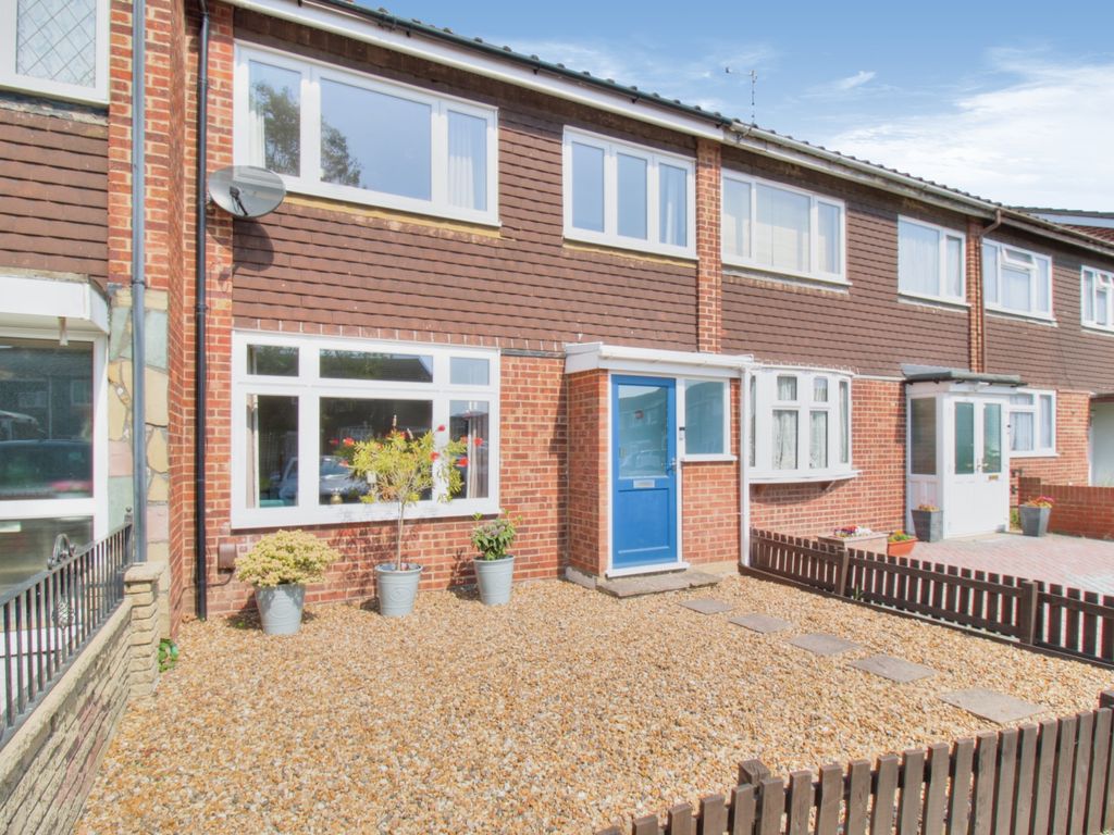 3 bed terraced house for sale in Theydon Gardens, Rainham RM13 Zoopla