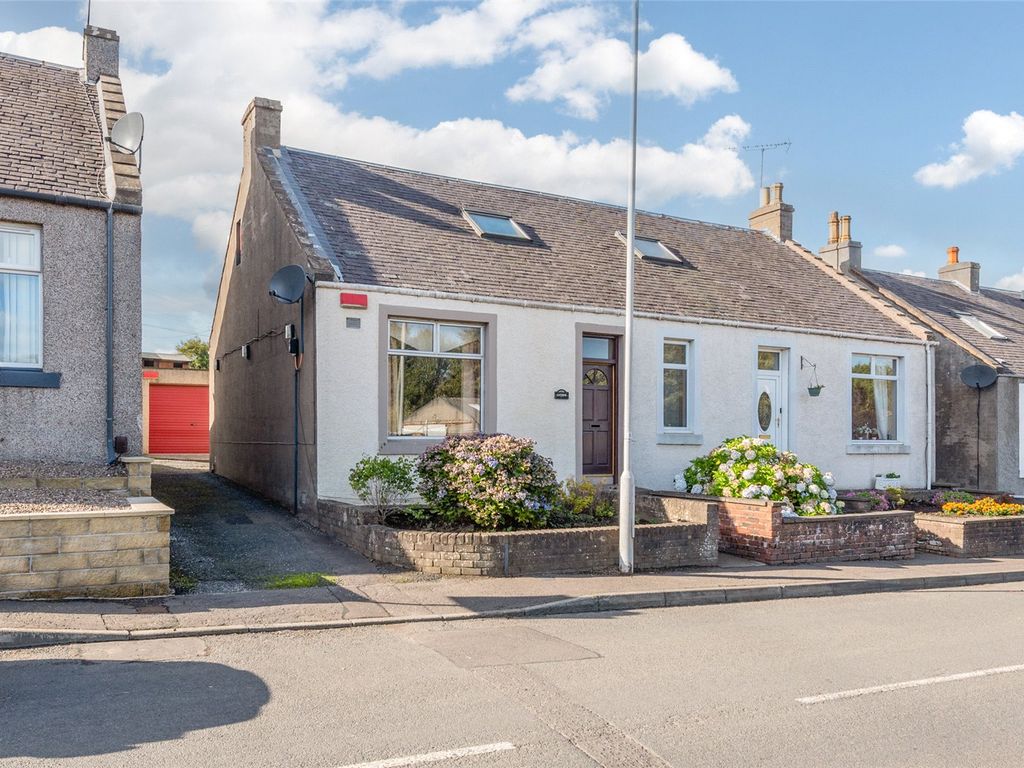4 bed semidetached house for sale in Kennoway Road, Windygates, Leven