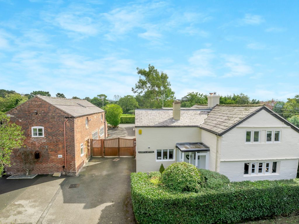 4 bed detached house for sale in Helsby Road, Frodsham WA6, £1,000,000